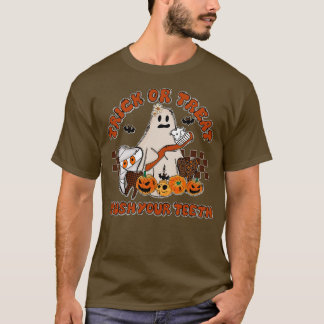 歯の歯をトリックブラシまたは治療ハロウィーンG Tシャツ