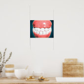 歯や歯茎のある人間の口の正面 ポスター (キッチン)