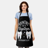 歯を合わせる – 歯科矯正医 エプロン (着用した状態)