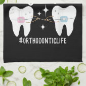 歯を合わせる – 歯科矯正医 キッチンタオル (折り畳み)