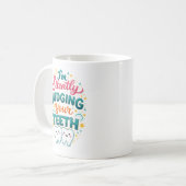 歯を黙って見てるよ 面白い歯医者の日 コーヒーマグカップ (正面左)