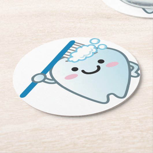 歯ブラシでかわいい漫画の歯ブラッシング ラウンドペーパーコースター (アングル)