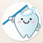 歯ブラシでかわいい漫画の歯ブラッシング ラウンドペーパーコースター (正面)