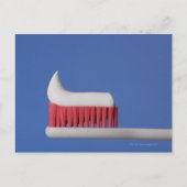 歯ブラシの歯磨き粉のクローズアップ ポストカード (正面)