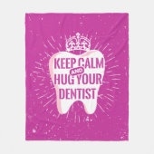 歯医保者を温め抱き締める フリースブランケット (正面)