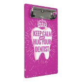 歯医保者を温め抱き締める ミニクリップボード (アングル)