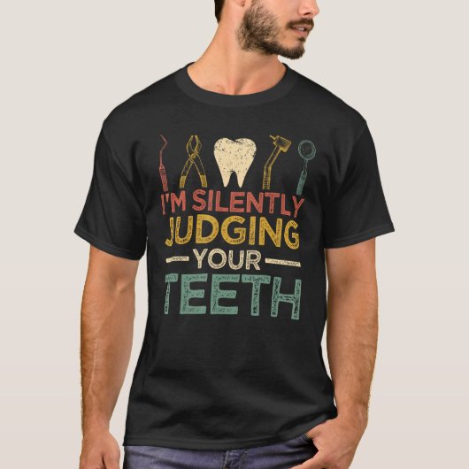 歯医者さんを黙って見ておもしろいる Tシャツ (正面)