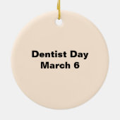 歯医者の名前を持つ歯医者の日のオーナメント セラミックオーナメント (裏面)