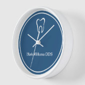 歯医者モダン事務所の待合室の壁時計 壁時計 (傾斜)