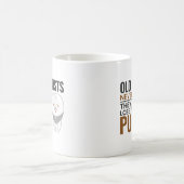 歯科おもしろい退職した医の古い歯科医は決して引っ張って死なない コーヒーマグカップ (中央)