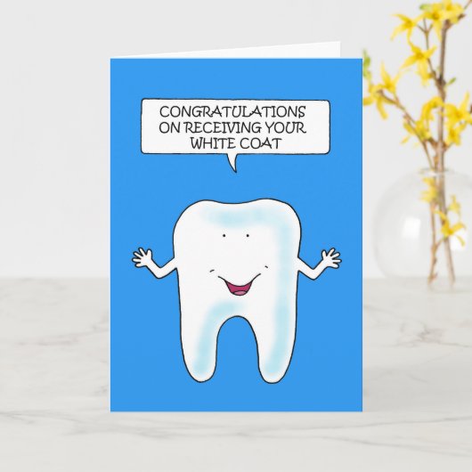 歯科の白いコートを受けたのおめでとう カード (黄色い花)