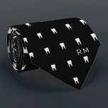 歯科モノグラムの歯科矯正医歯型 ネクタイ<br><div class="desc">あなたのクライアントはこの小さなパターンの歯のネクタイを愛する。自分のモノグラムでそれをパーソナライズする。これは、あなたの姓と姓の2つのイニシャルのために設計されている。黒い背景には、あなたの歯はっきりした科または歯科矯正室を象徴的に探す。</div>