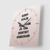 歯科保医の肘掛け椅子の歯科医に痛みがない スクエア壁時計 (傾斜)