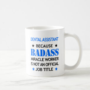 歯科助手のおもしろマグカップ- Badassの奇跡の人 コーヒーマグカップ