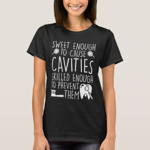 歯科助手の菓子十分なキャビティ Tシャツ