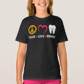 歯科医おもしろい歯科矯正医平和愛抱き Tシャツ (正面)