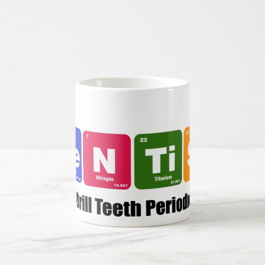 歯科医のドリルの歯のインプラント周期表 コーヒーマグカップ (中央)