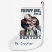 歯科医のユーモアの名前をカスタムするのクリスマスのストッキング スモールクリスマスストッキング (裏面)