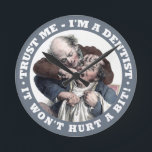 歯科医のユーモアの柱時計 ラウンド壁時計<br><div class="desc">このデザインのより多くの項目については私の店を見て下さい。</div>