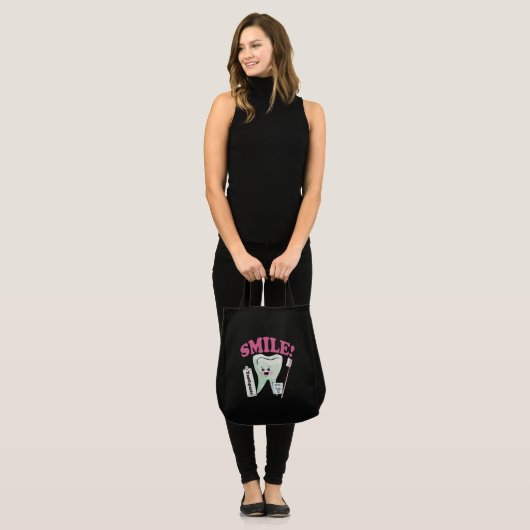 歯科医の歯科衛生士 トートバッグ (正面(モデル))