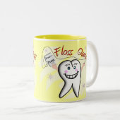 歯科医の"フロスの女王"のTシャツおよびギフト ツートーンマグカップ (正面右)