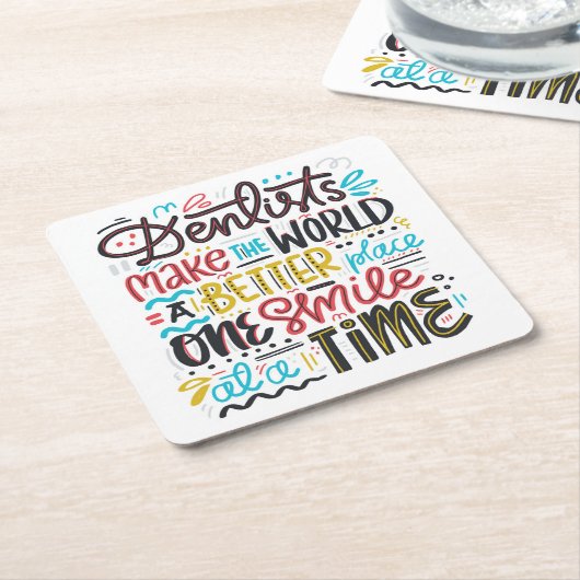 歯科医は世界によりよい場所をします スクエアペーパーコースター (アングル)