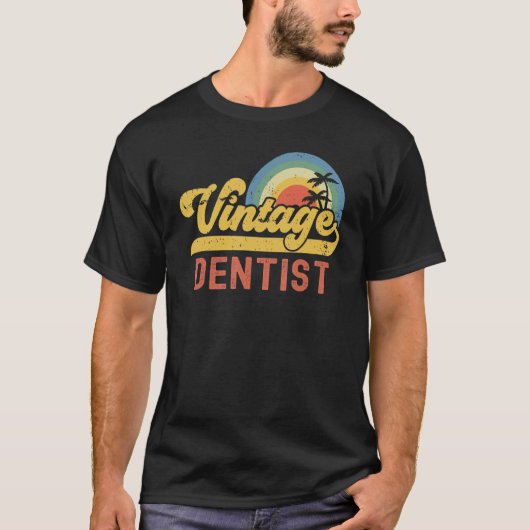 歯科医ヴィンテージ日没の職業レトロ役職 Tシャツ (正面)