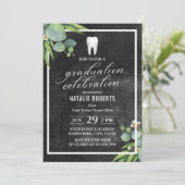 歯科医 ボタニカル フオリッジ 黒板 卒業式 招待状 (スタンド正面)