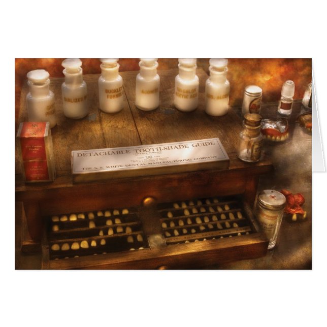 歯科医-取り外し可能な歯の陰 (正面横)