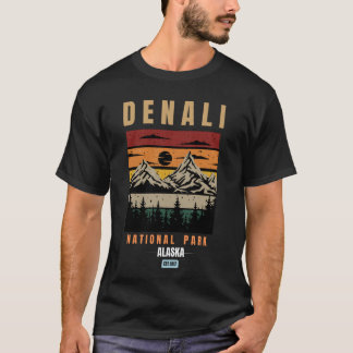 歯科医+山+歯+ハイキングTシャツ Tシャツ