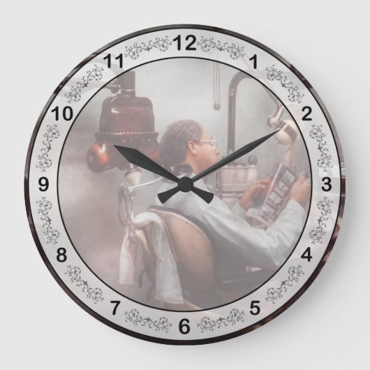 歯科医 – 歯医者を待つ ラージ壁時計 (正面)