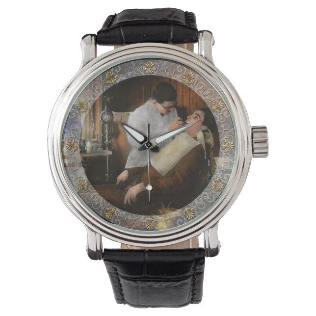 歯科医 – 鋭い決断 – 1917 腕時計 (正面)