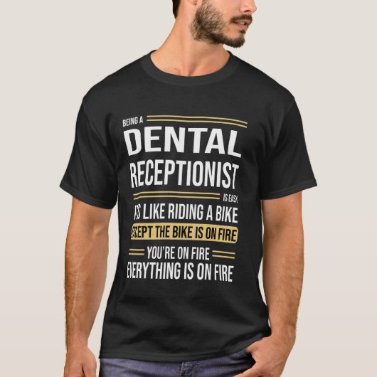 歯科受付の定義 楽しい仕事 Tシャツ (正面)