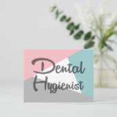 歯科衛生士 – レトロデンタルピンクミントグレー ポストカード (スタンド正面)