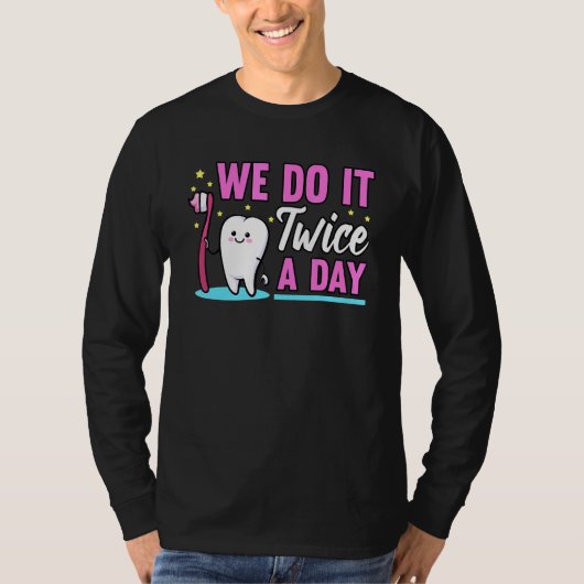 歯1日2回の歯ブラシ歯医者1 Tシャツ (正面)