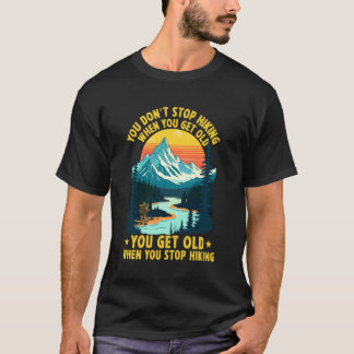 歳をとったらハイキングをやめるのではなく、ハイキングを続けるから歳をとるのさ Tシャツ