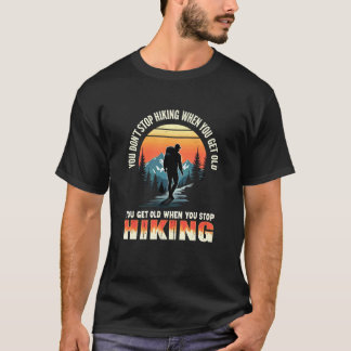 歳をとってもハイキングをやめない、冒険 Tシャツ