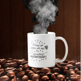 歳をとるほどに素晴らしくなるのなら、私は素晴らしい コーヒーマグカップ