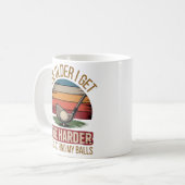 歳をとるほどゴルフボールを見つけにくくなる コーヒーマグカップ (正面左)