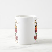 歳をとるほどゴルフボールを見つけにくくなる コーヒーマグカップ (中央)