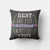 歴史の最も最高のな日、黒板の結婚式の日付 クッション (裏面)