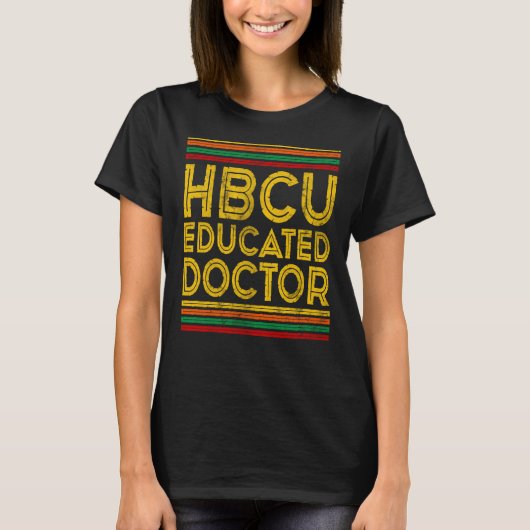 歴史ブラック大学の卒業生HBCU教育ドクト Tシャツ (正面)