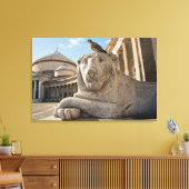 歴史的な教会の前の獅子像 キャンバスプリント (インサイチュ (リビング))