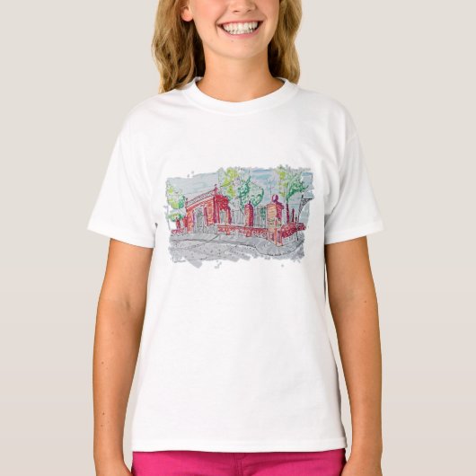 歴史的な赤レンガの入り口 Tシャツ (正面)
