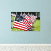 歴史的な軍隊墓地(米国の国旗あり) キャンバスプリント (インサイチュ (ウッドフロア))