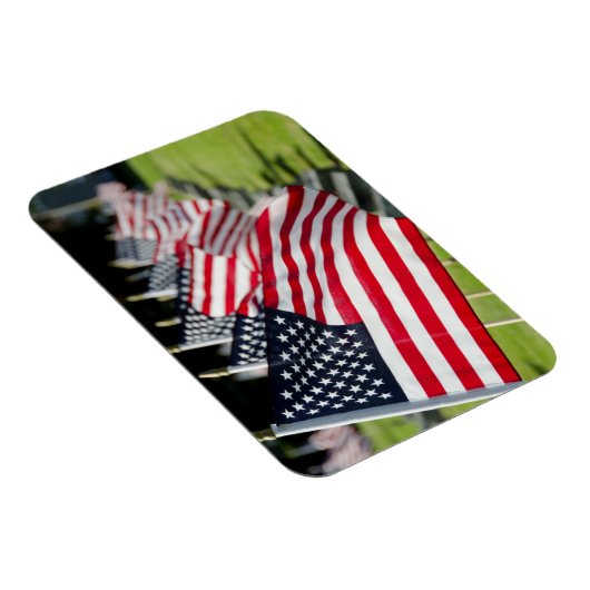 歴史的な軍隊墓地(米国の国旗あり) マグネット (右側)