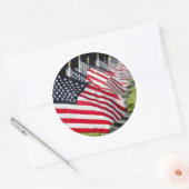 歴史的な軍隊墓地(米国の国旗あり) ラウンドシール (封筒)