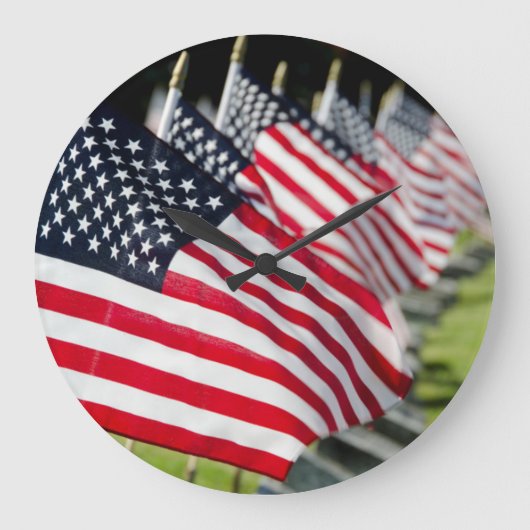 歴史的な軍隊墓地(米国の国旗あり) ラージ壁時計 (正面)