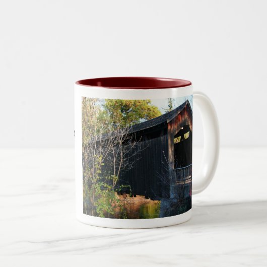 歴史的なAdaの屋根付橋のコーヒー・マグ ツートーンマグカップ (正面右)