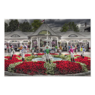 歴史的なSaratogaの競馬場の入口 フォトプリント